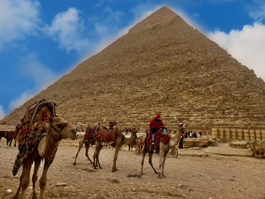 Pyramide Khéphren Le Caire dromadaire magie des couleurs plateau de Giseh