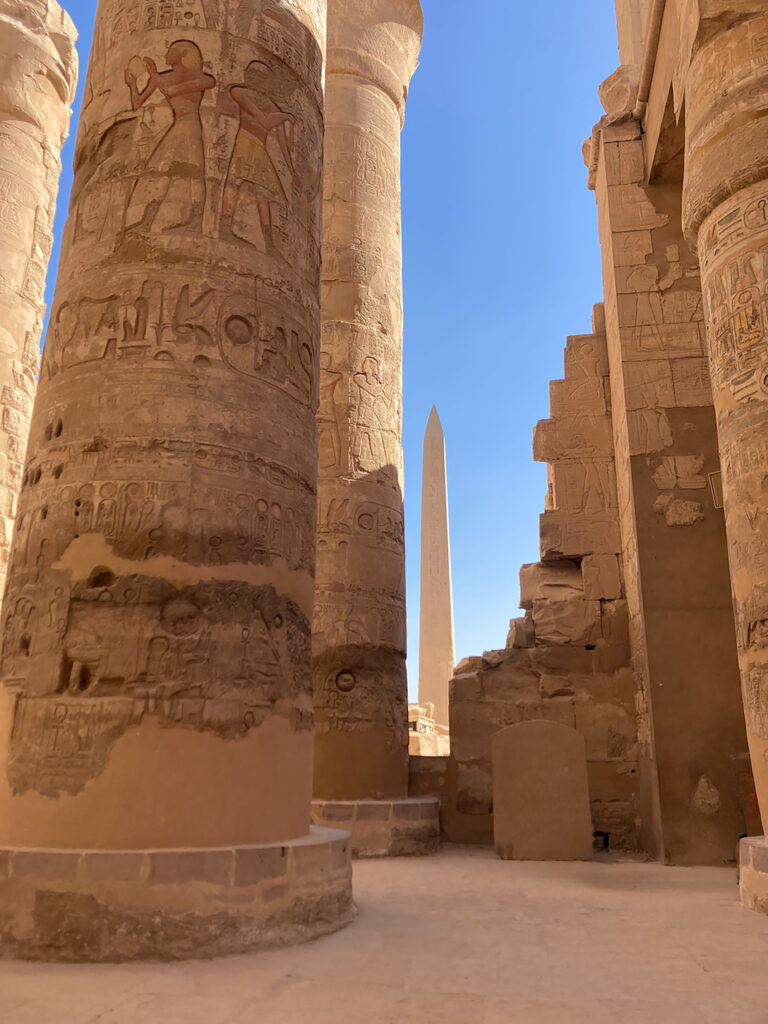 Karnak visite temple colonnes obélisque