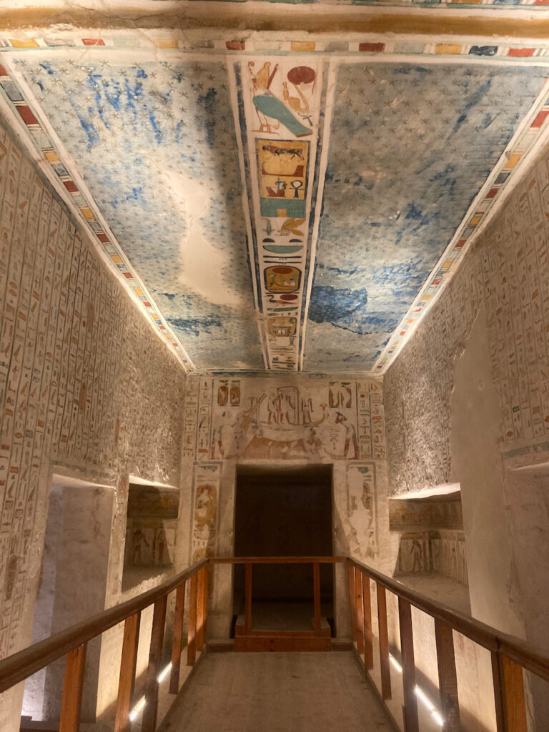 Tombeaux pharaons Vallée des rois chambre funéraire